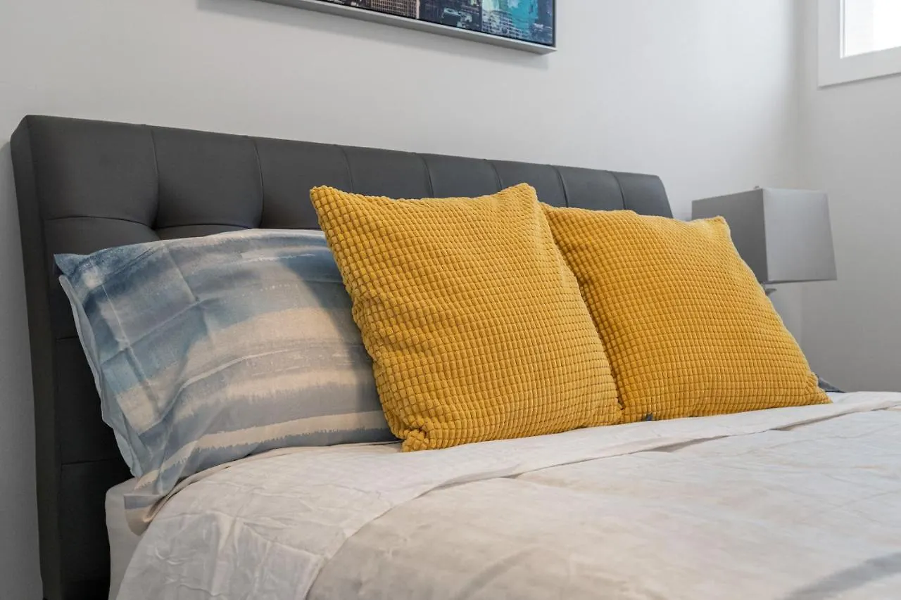 Holiday home Contemporary Luxury 4 Bedroom House Near Downtown Calgary Canada