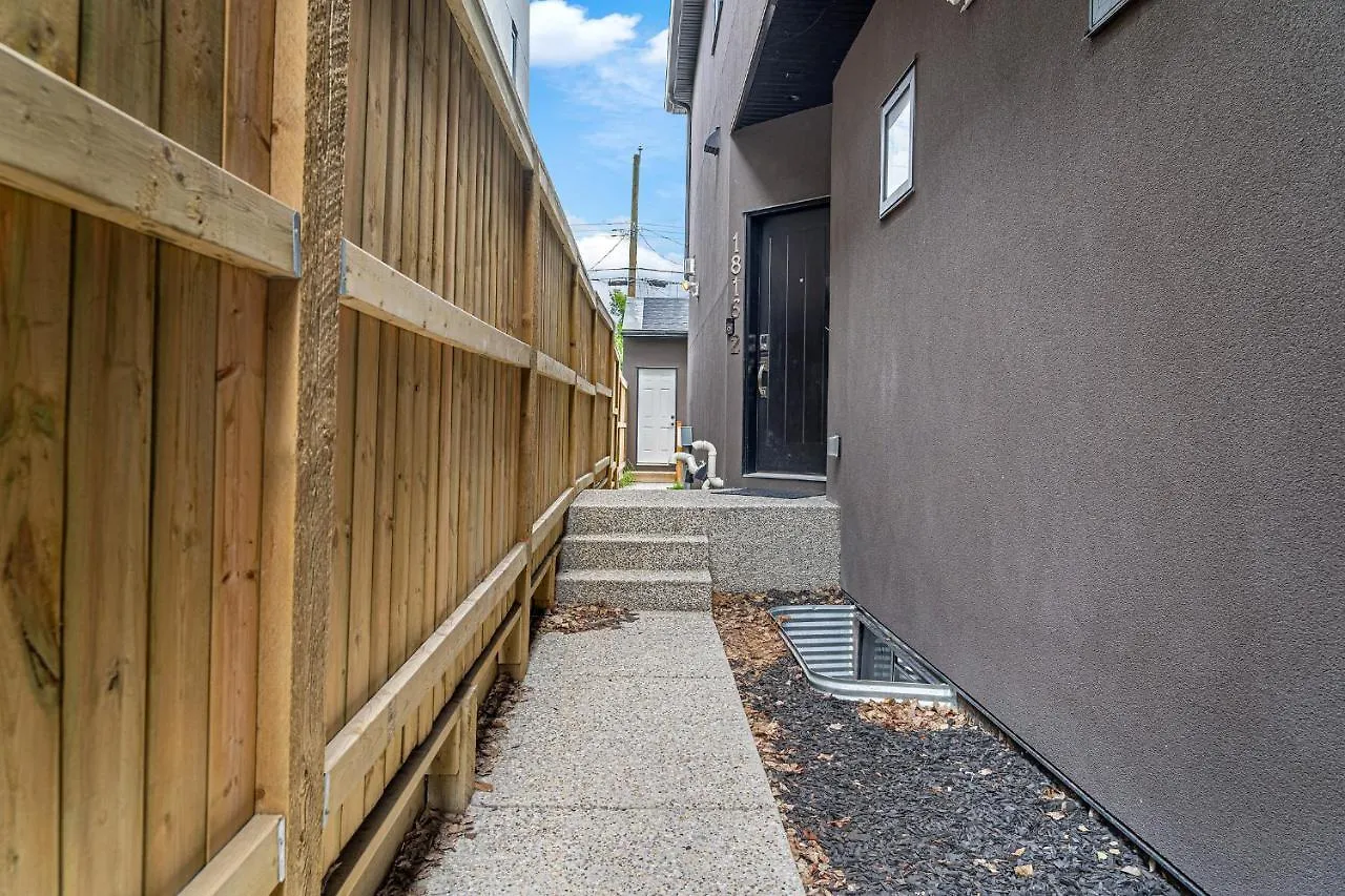 Holiday home Contemporary Luxury 4 Bedroom House Near Downtown Calgary