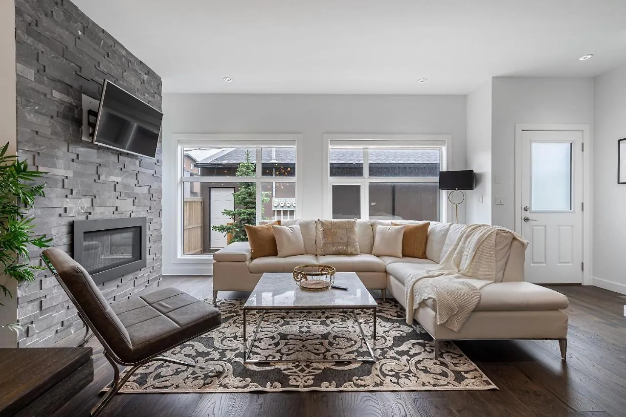 Contemporary Luxury 4 Bedroom House Near Downtown Calgary