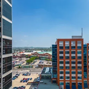 Chic 2br In Vibrant Downtown Calgary