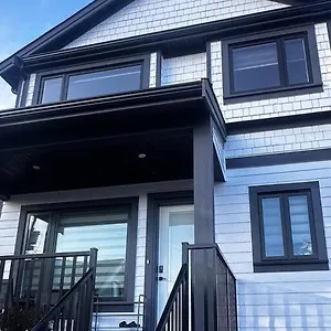 Brand New Sunset Cozy And Sweet Holiday home Vancouver