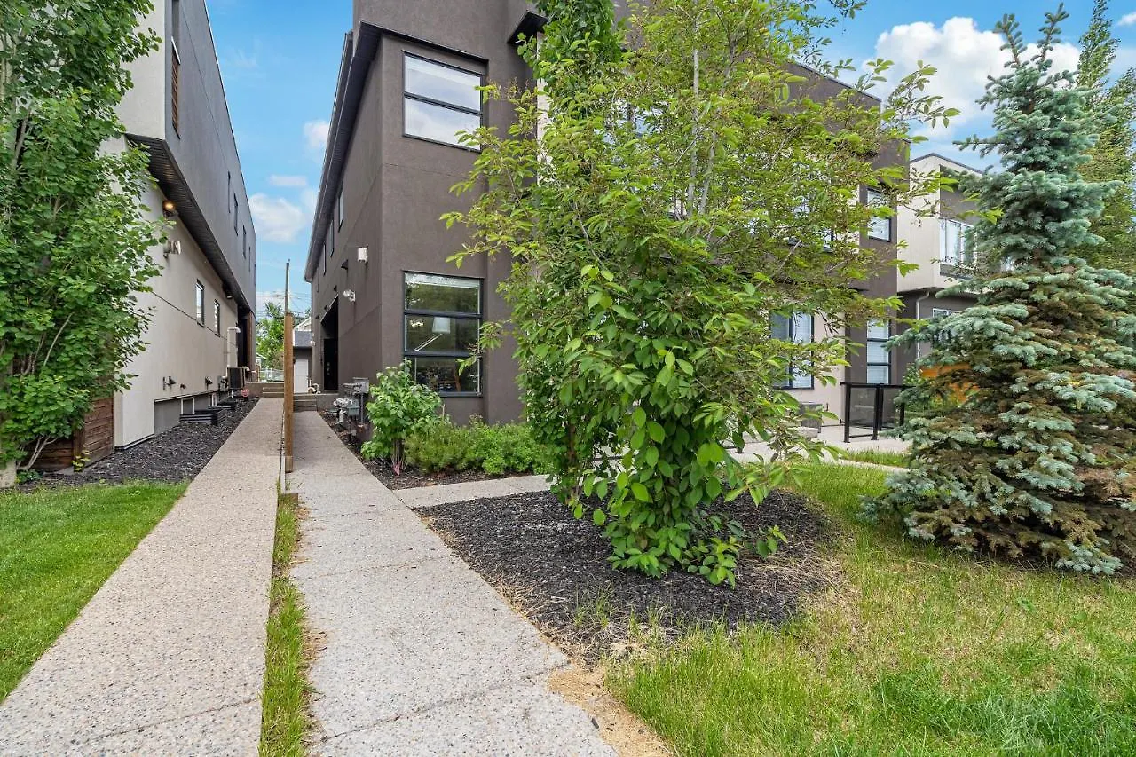 Contemporary Luxury 4 Bedroom House Near Downtown Calgary 0*,  Canada