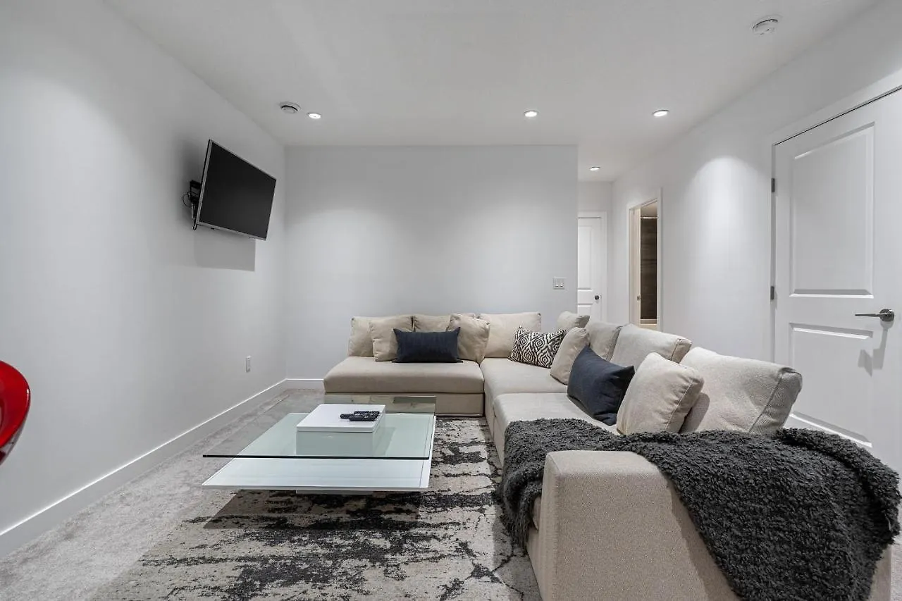 Holiday home Contemporary Luxury 4 Bedroom House Near Downtown Calgary