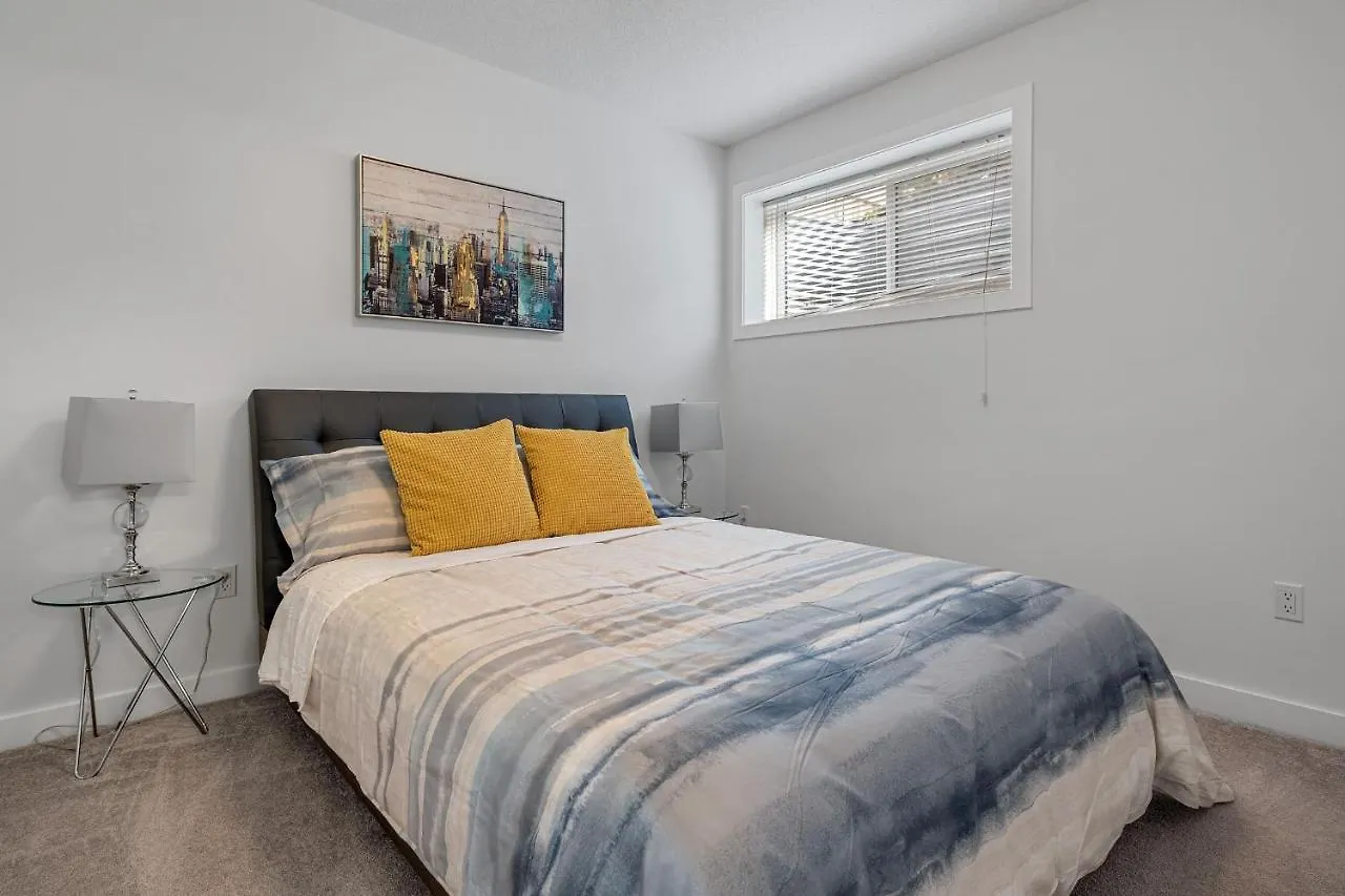 Contemporary Luxury 4 Bedroom House Near Downtown Calgary