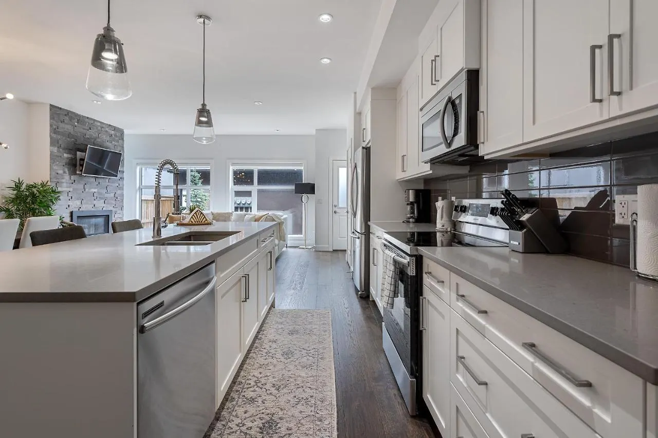Holiday home Contemporary Luxury 4 Bedroom House Near Downtown Calgary